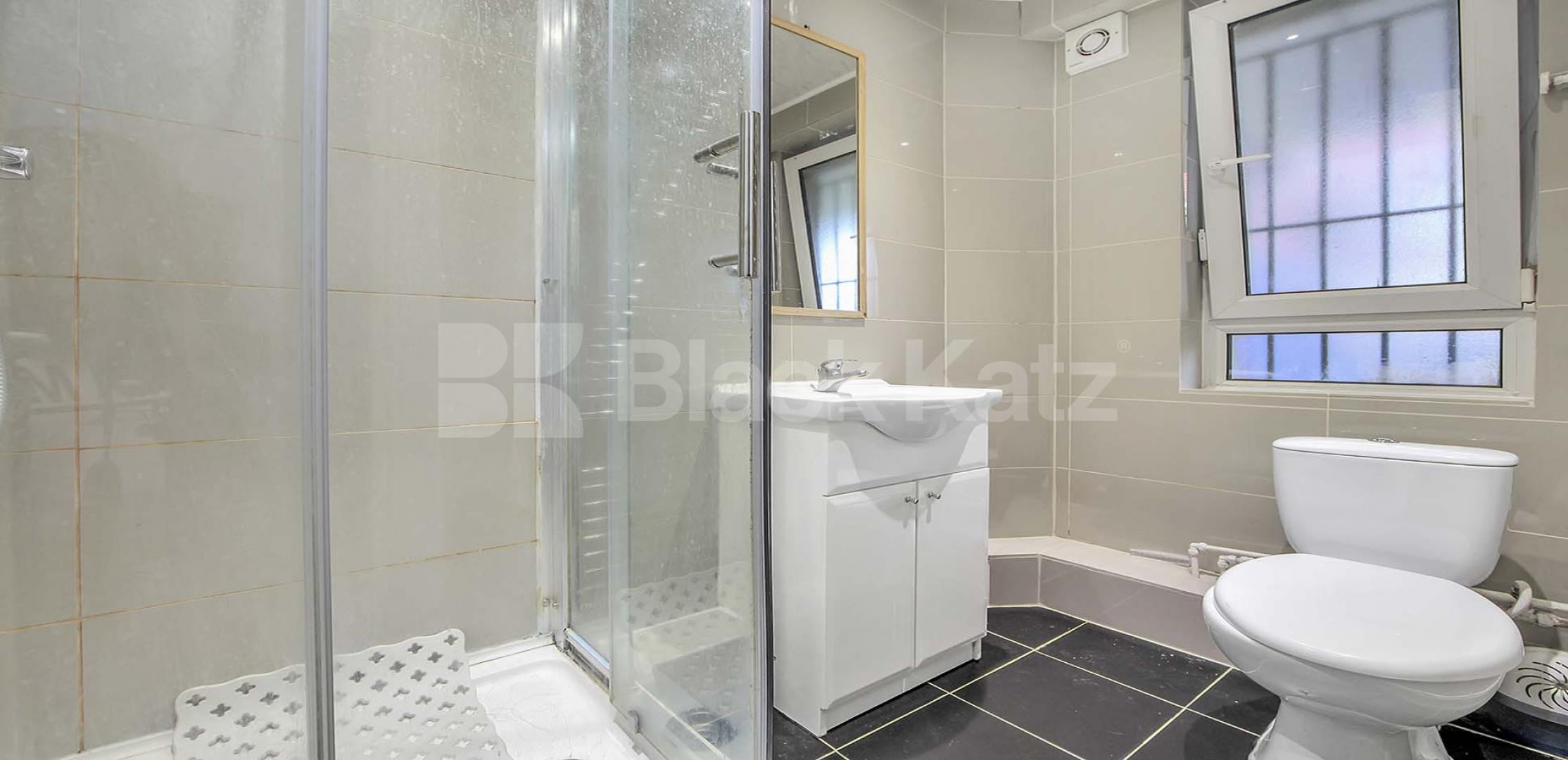 			New Instruction , 4 Bedroom, 1 bath, 0 reception Apartment			 Meakin Estate, Rothsay Street, Tower Bridge